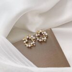 45353 Moonstone White Metal Stud Earring