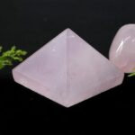Reiki Crystal Products Rose Quartz Pyramid for Reiki Healing/Grid and Aura Cleaning, Vastu Correction and Crystal Healing Stone Pyramid 30-35 mm (Color : Pink)